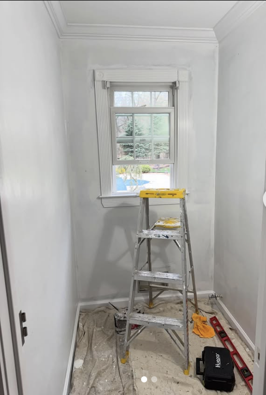 Room before wallpaper installation